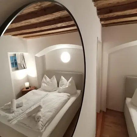 Center Golden Roof 5 아파트 *