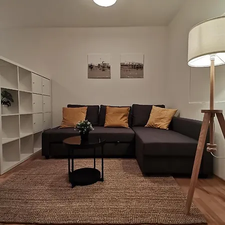 Center Golden Roof 5 公寓 *