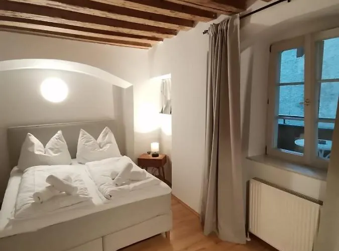 Center Golden Roof 5 アパート